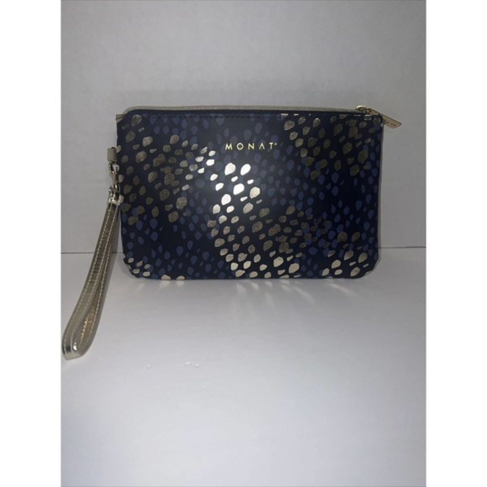 Monat Travel Clutch